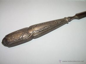 Escribanía: ANTIGUO Y BONITO ABRECARTAS EPOCA MODERNISTA...CON MANGO DE PLATA.